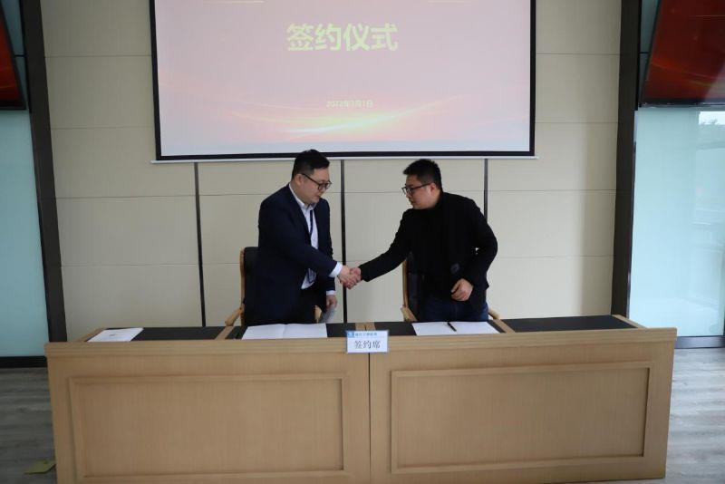 总经理唐钰昇与生产部门负责人签订经营考核目标责任书