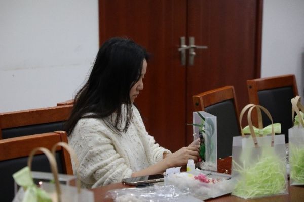 中铁长江设计工会组织开展“情满新春，永生花DIY”活动4