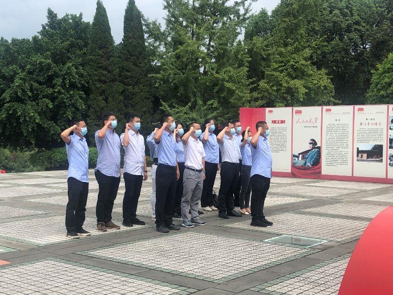全体党员重温入党誓词