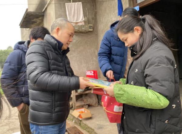 联合党支部开展“用爱守护，一路‘童’行”主题党日活动2