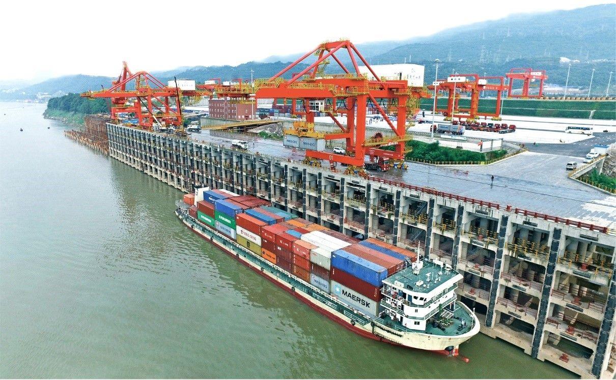 山区河流大型枢纽港框架码头设计关键技术及实践