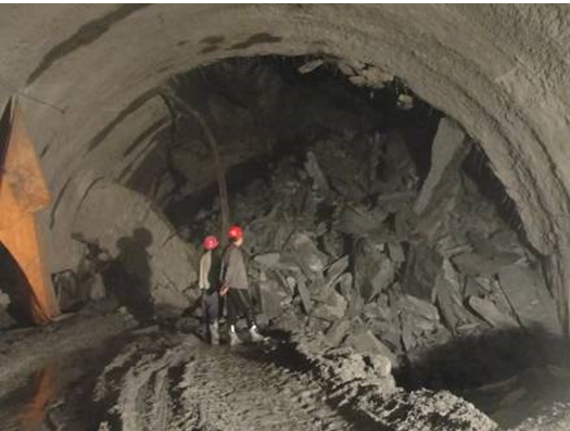 单洞双向大纵坡特长公路隧道设计、施工与防灾救援技术研究
