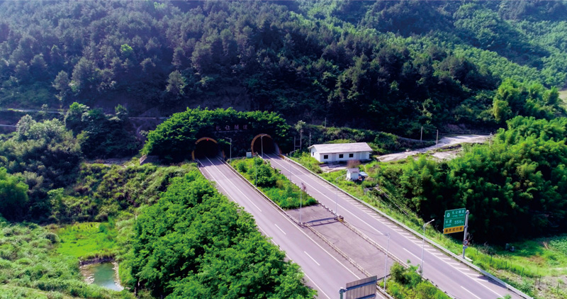 梁忠高速礼让隧道