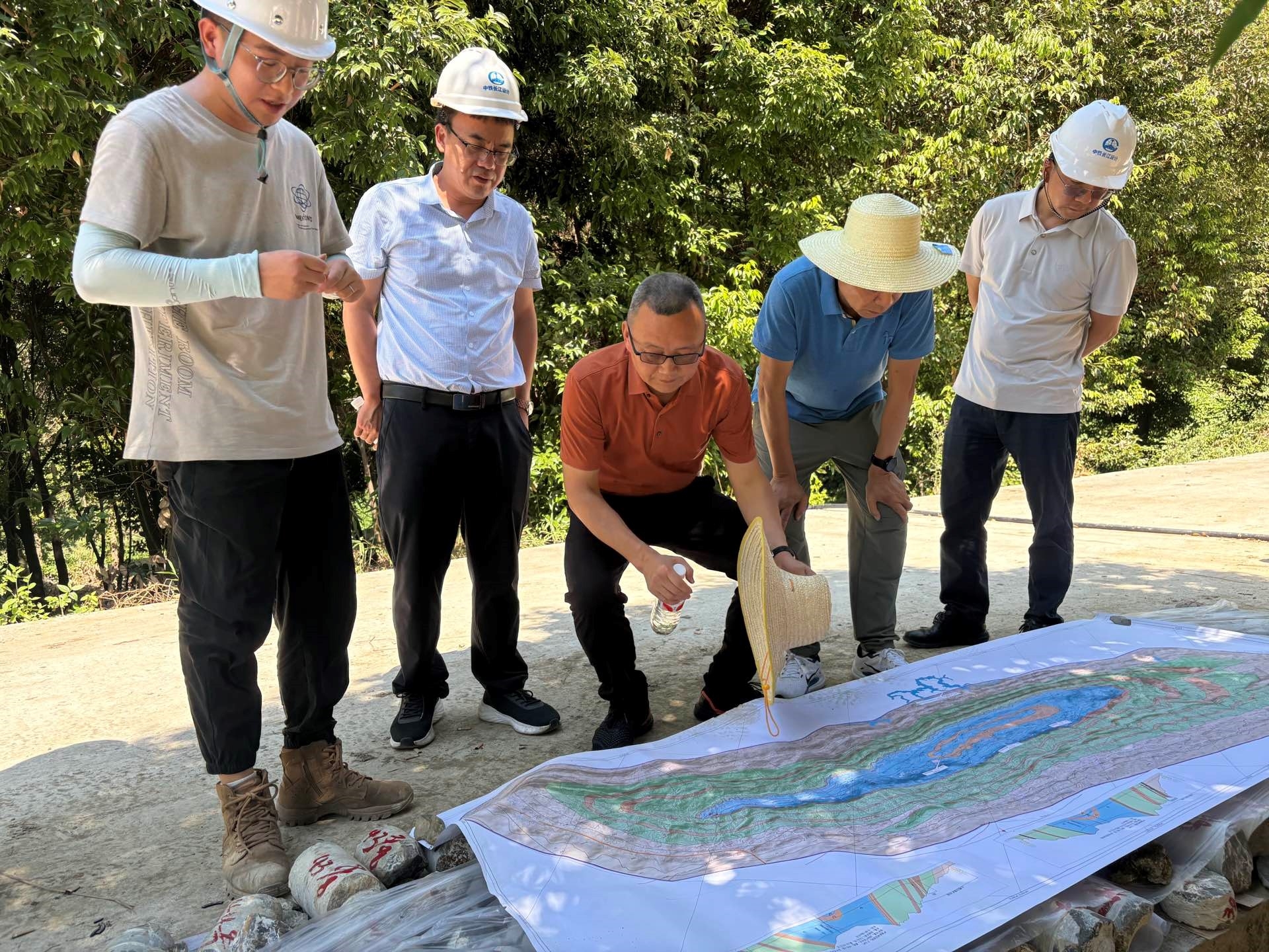 集团公司安委办赴永自高速勘察现场开展安全生产大检查