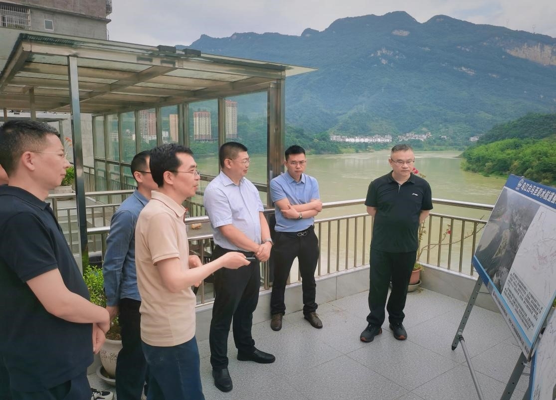 重庆高速航发集团总经理谢居应调研乌江白马至彭水航道整治工程安全生产工作情况