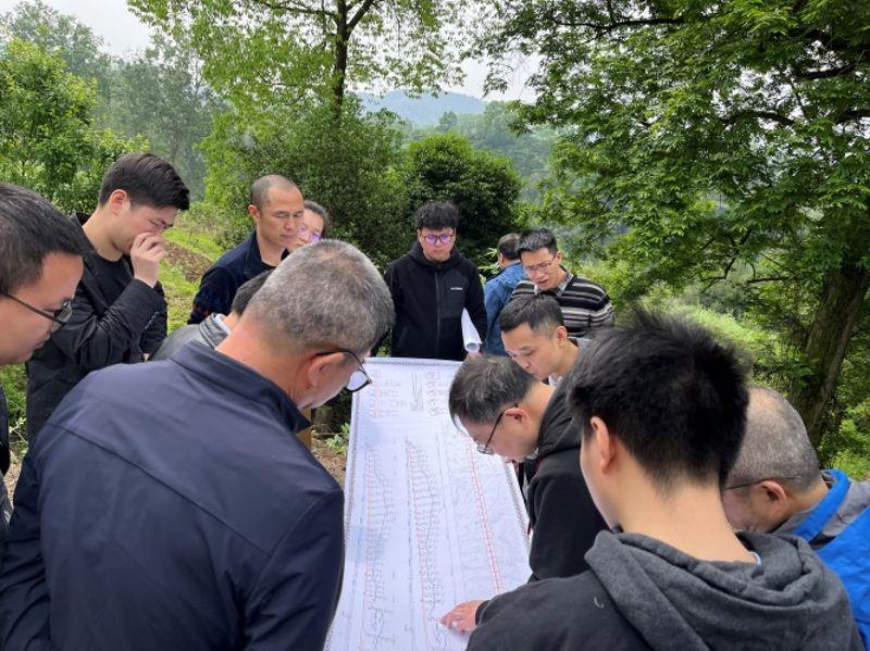 重庆至赤水至叙永（重庆段）高速公路顺利通过定测外业验收1