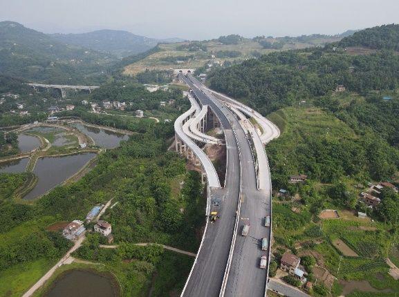 恩广高速公路重庆新田至高峰段建成通车2