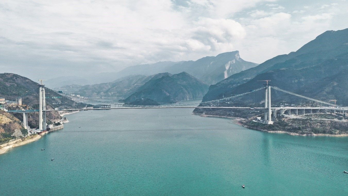 白帝城长江大桥合龙照片