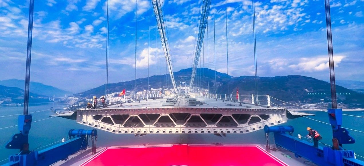 钢箱加劲梁合龙前照片