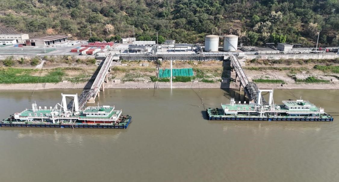 集团公司承建首个5000吨级危化品码头项目顺利通过竣工验收