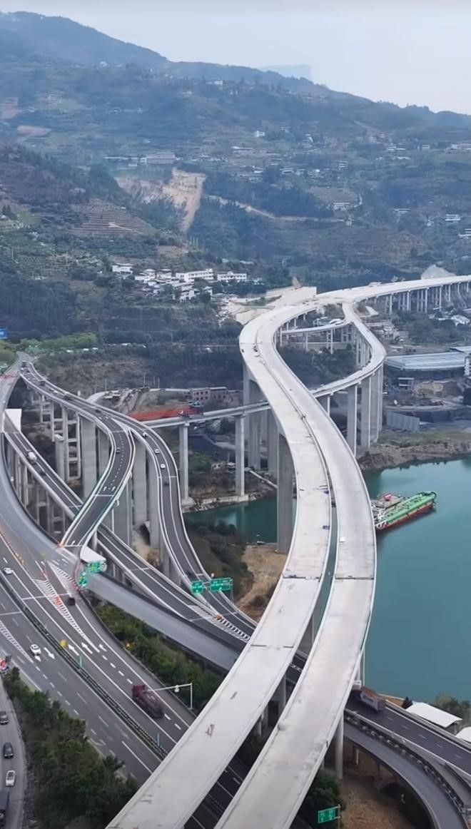 奉建高速公路奉节东枢纽互通（巫溪至奉节）下道通车3