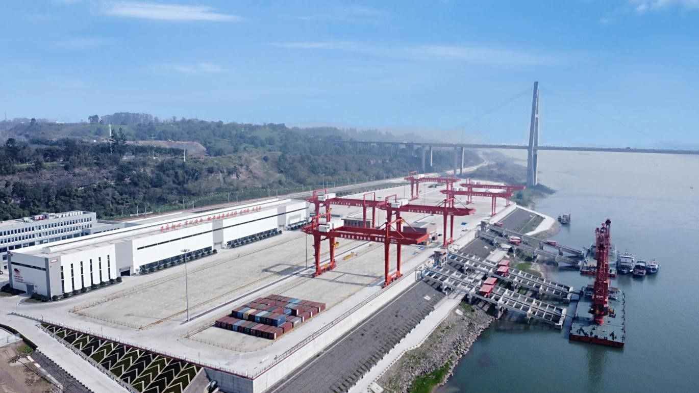 重庆港主城港区黄磏作业区一期工程通过竣工验收2