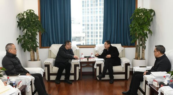 集团党委书记、董事长钟芸拜会重庆市交通运输委员会党委书记、主任何庆