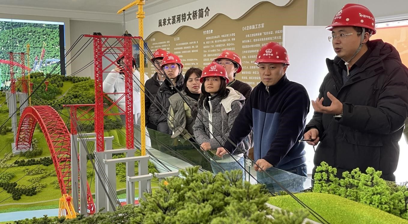 集团工程经济所与重庆高速集团建管公司开展技术联建交流活动